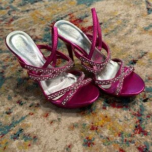 Hot pink heels missing some rhinestones size 7